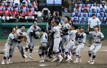 慶応が107年ぶり甲子園制覇