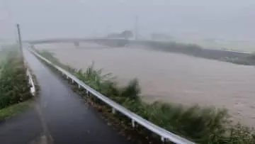 前線の影響、局地的な大雨に