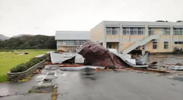 青森・深浦で突風発生か