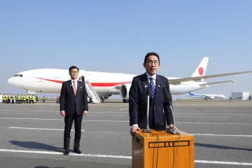 首相、フィリピン訪問へ出発