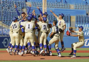 明治神宮野球、慶大と星稜が優勝