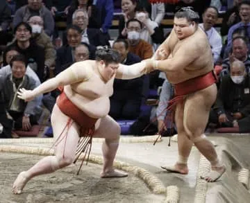 優勝争いは霧島と熱海富士に