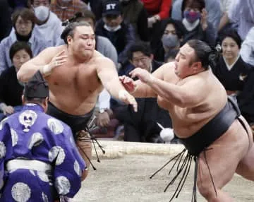 大関霧島が2度目の優勝