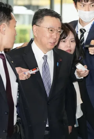 松野官房長官「職責果たす」