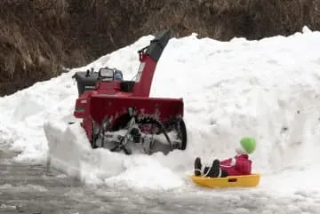 除雪機の事故多発、注意を