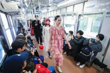 ランウエー列車、古都快走