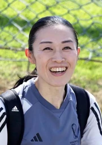 山下審判員が初の女性主審