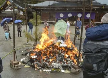 とんど焼き、餅で無病息災