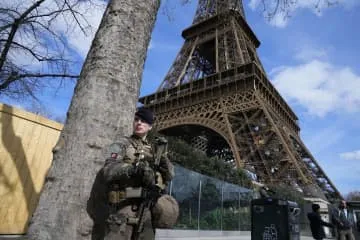 仏、テロ警戒最高水準に