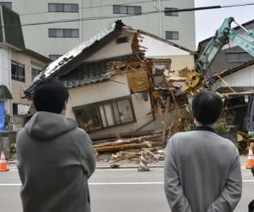 石川・穴水町で「公費解体」開始