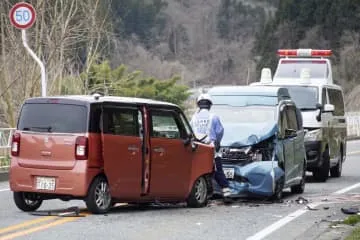 山形・白鷹で正面衝突、2人死亡