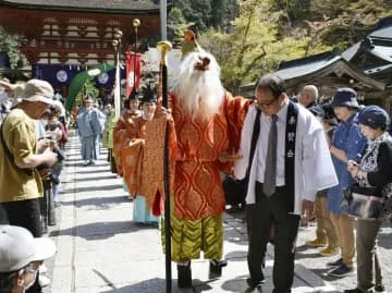 「花盛祭」で春の訪れ祝う