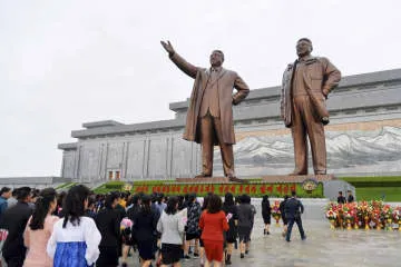 金日成氏の「太陽」掲げず