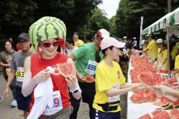 甘い「給スイカ」でゴール