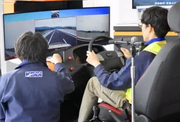 自動運転の車線変更公開