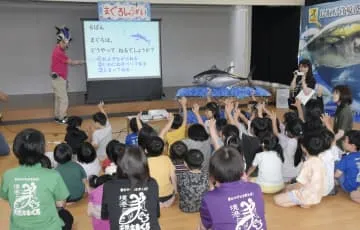 鳥取県の保育園で「マグロ集会」