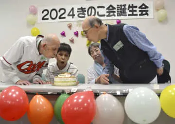 原爆小頭症、78歳を祝う