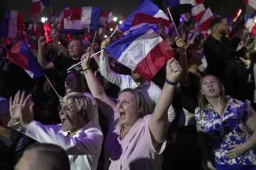 仏総選挙、極右が最大勢力の勢い