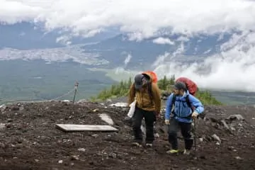 富士山「吉田ルート」が山開き