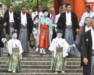 京都・八坂神社で「お千度の儀」