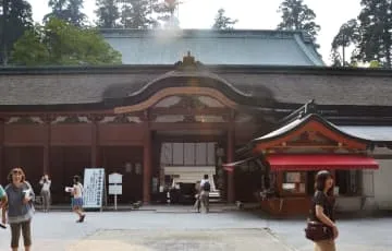 延暦寺で改修用足場ぼや