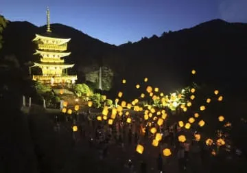 竹あかりの熊野古道歩く、和歌山