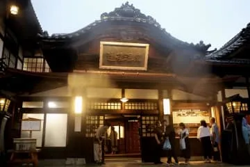 道後温泉本館が全館営業再開