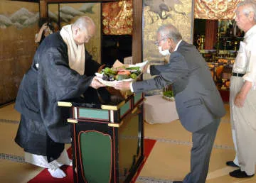 和歌山・高野山に旬の夏野菜奉納