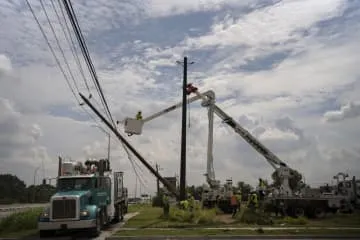 長引く停電、住民疲弊