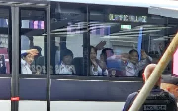 北朝鮮選手団がパリ到着