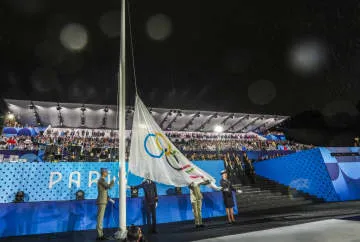 「五輪旗」逆さまに掲揚
