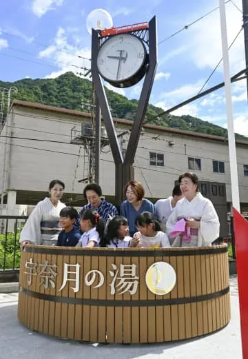 開湯100年で記念時計、富山