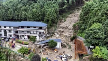 中国山崩れで15人死亡