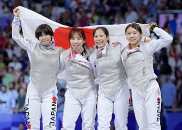 五輪フルーレ団体、日本が「銅」