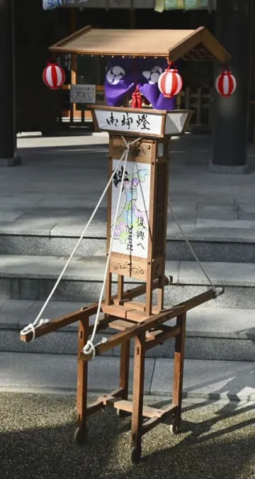能登で被災のキリコ、富山で点灯