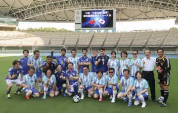 日台の議員が初サッカー交流