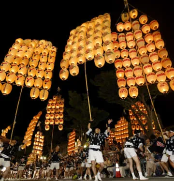 豊穣祈り、「金の稲穂」空へ