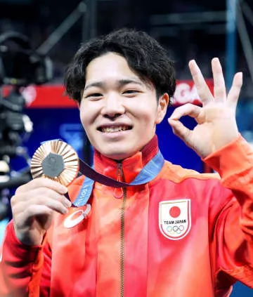体操、20歳岡が平行棒で「銅」