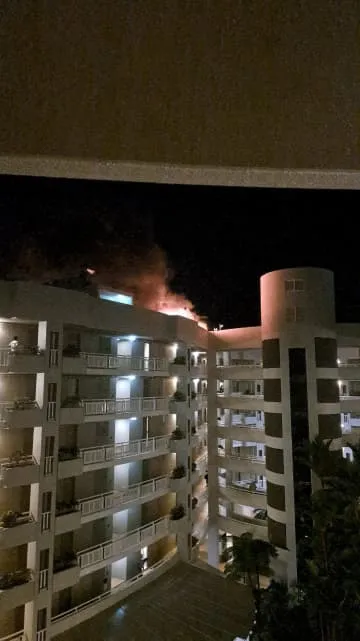 豪、ヘリがホテル屋上に衝突炎上