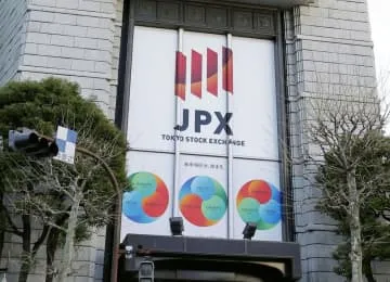東証、一時800円超高