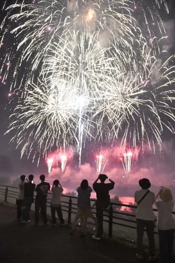 爆発事故以来11年ぶり花火大会