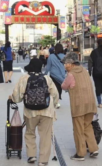 高齢者の定義年齢に引き上げ論