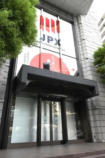 東証、884円高