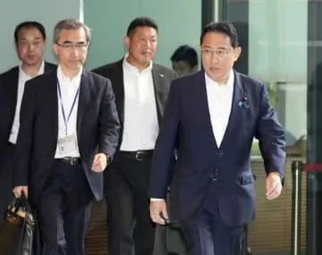首相、休み返上で危機管理