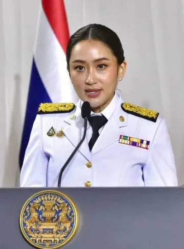 タイ新首相、正式就任