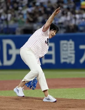 小池都知事が骨折後初登庁