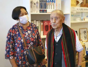 旧日本兵と遺骨収集者が面会