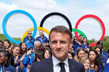IOC、マクロン大統領に功労章