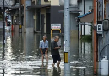 東海各地で氾濫や土砂崩れ