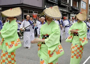 秋の訪れ告げる哀愁の調べ